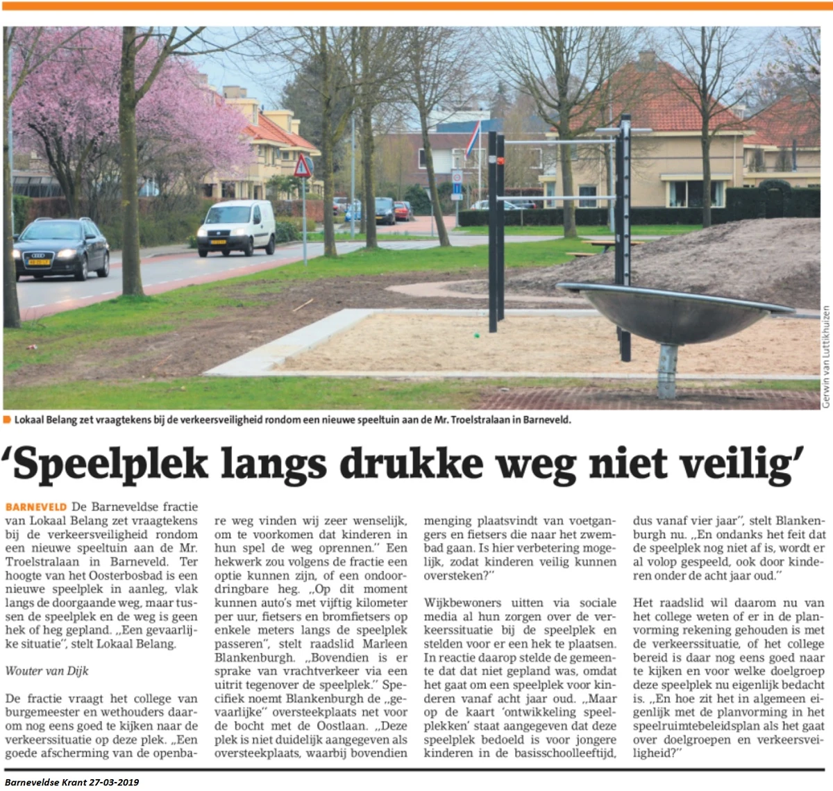 Artikel Barneveldse Krant: 'Speelplek langs drukke weg niet veilig'