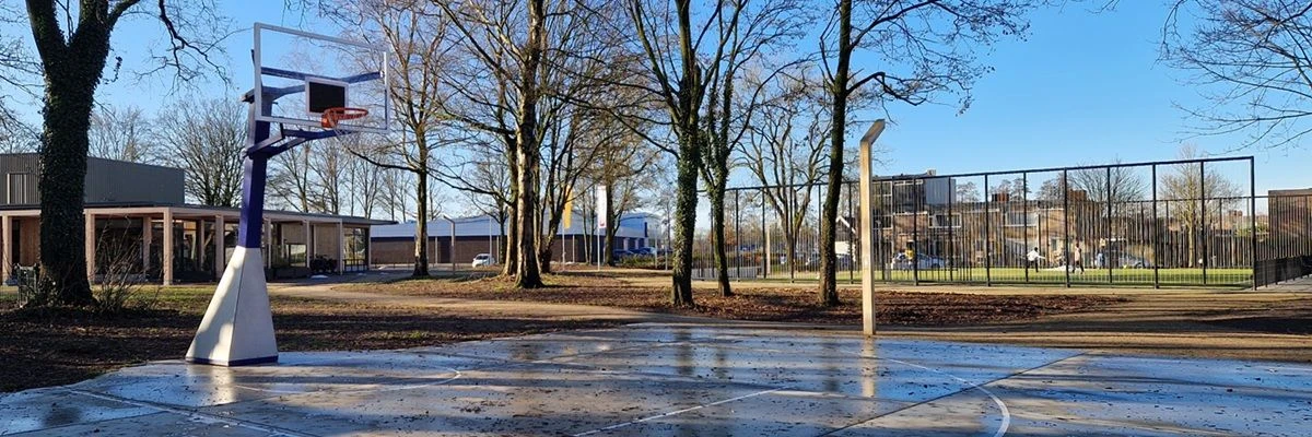 Nieuwe sport- en speelvoorzieningen, basket- en voetbalveldjes bij buurthuis Bronveld