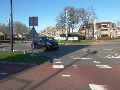 Lokaal Belang wil rotonde de Punt in Voorthuizen weer 1-richting maken voor fietsers