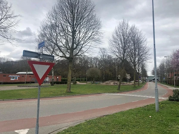 Nieuwe speelplek, gezien vanaf de Oostlaan