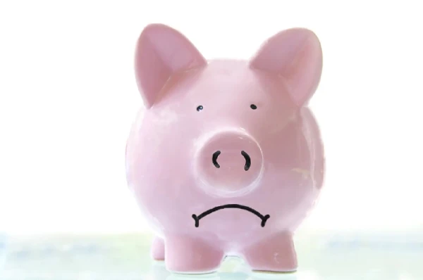 Waarom heeft LB zorgen over de financien en forse uitgaven?