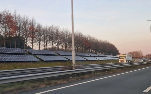Lokaal Belang is voorstander van zonne energie, o.a. zonneparken en -panelen langs snelwegen